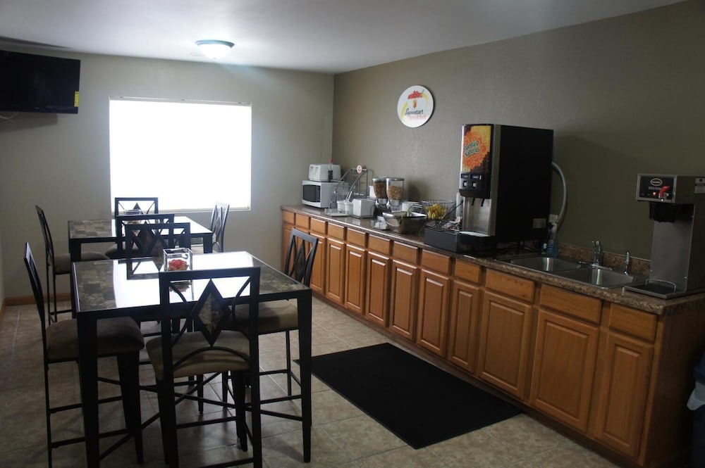Super 8 By Wyndham Fremont Ne 24/33