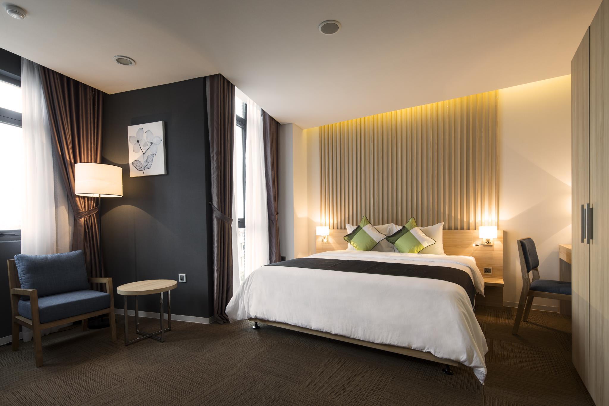 DELUXE, DOUBLE BED