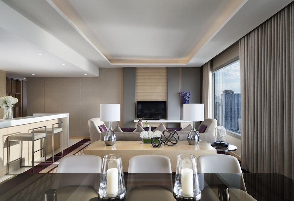 Avani Riverside Bangkok Hotel 46/72