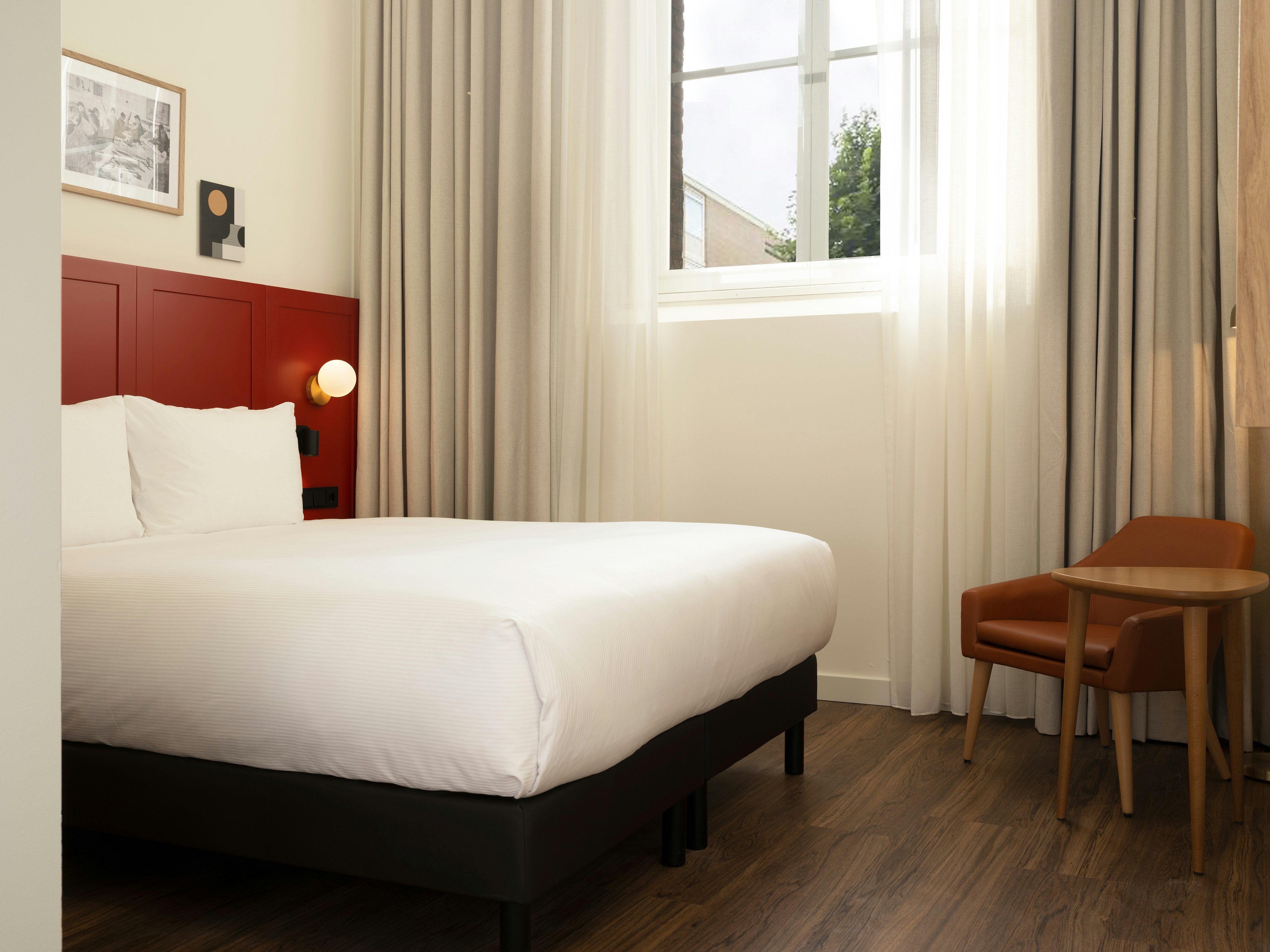 GUEST ROOM, QUEEN BED