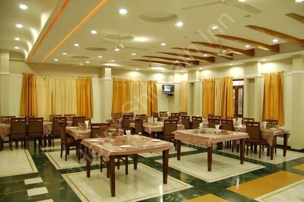Hotel Shrinathinn 11/14