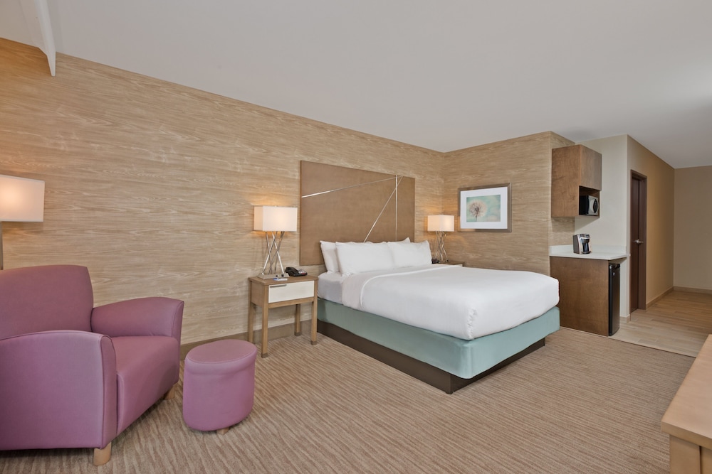 Holiday Inn Express & Suites Harrisburg S - New Cumberland 36/72