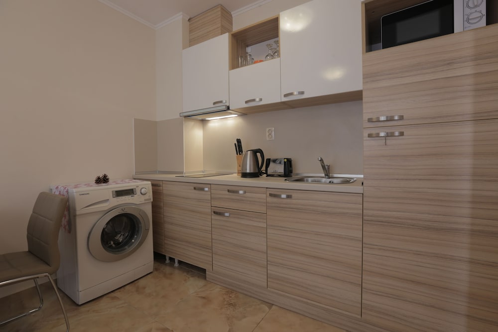 Venera and Anastasia Palace Apartments 13/75