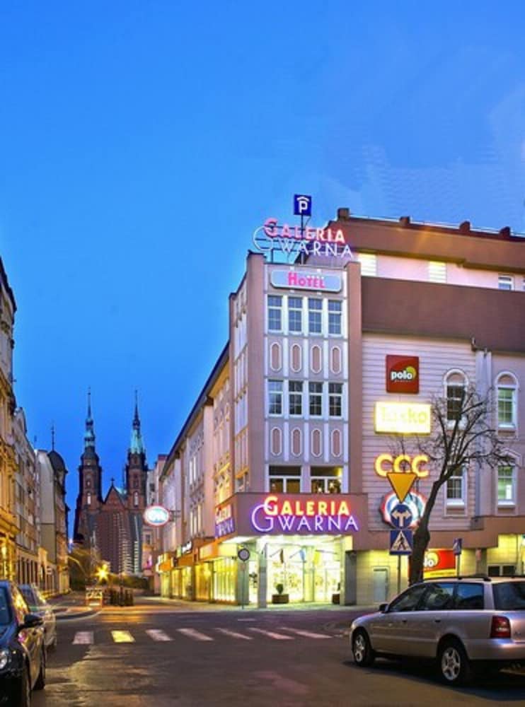 Hotel Gwarna 2/50