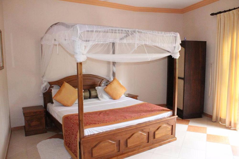 Room at Hotel Bentota Village, KATUKURUNDA