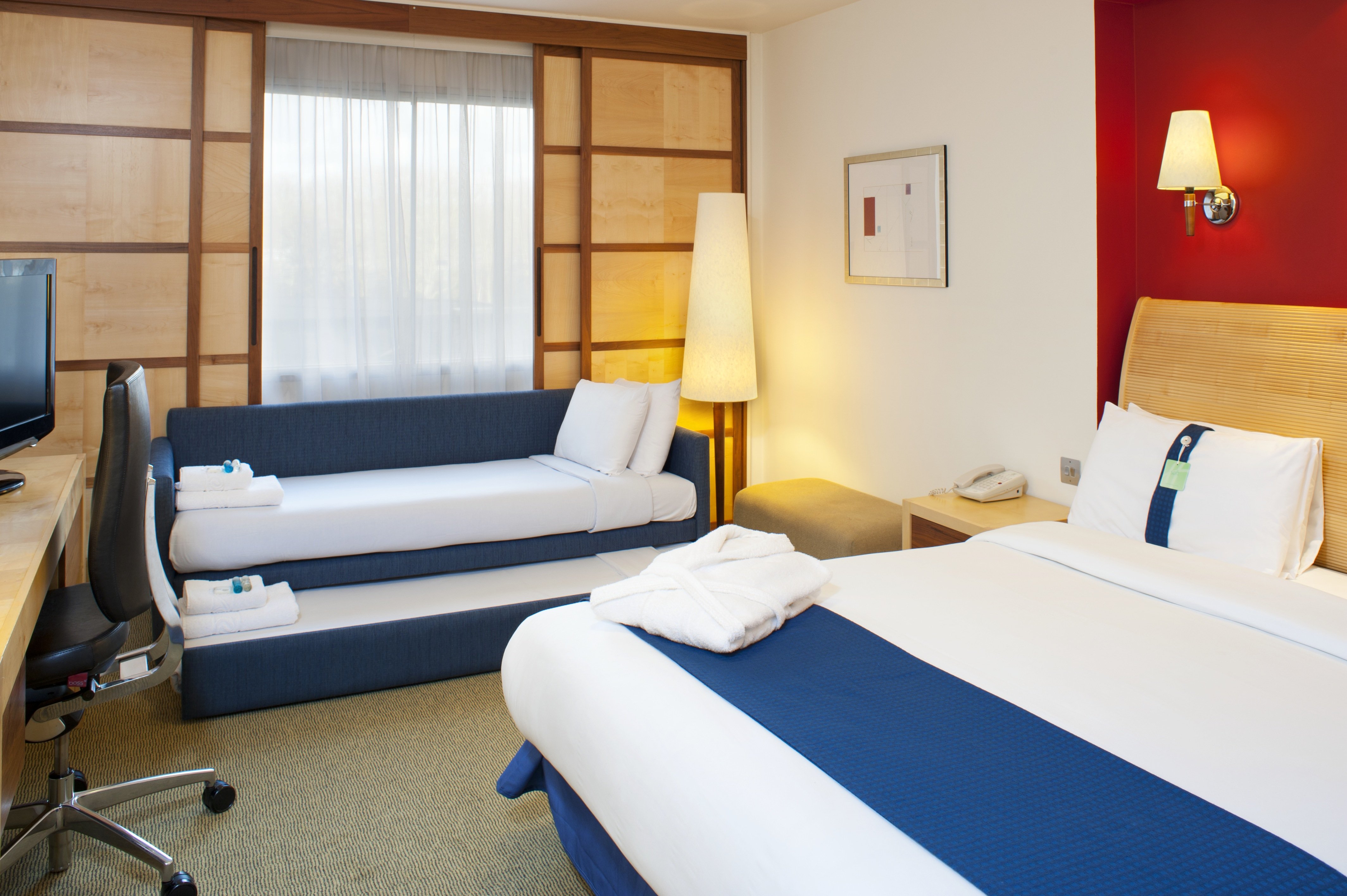 HOLIDAY INN LONDON HEATHROW M4J4 24/62
