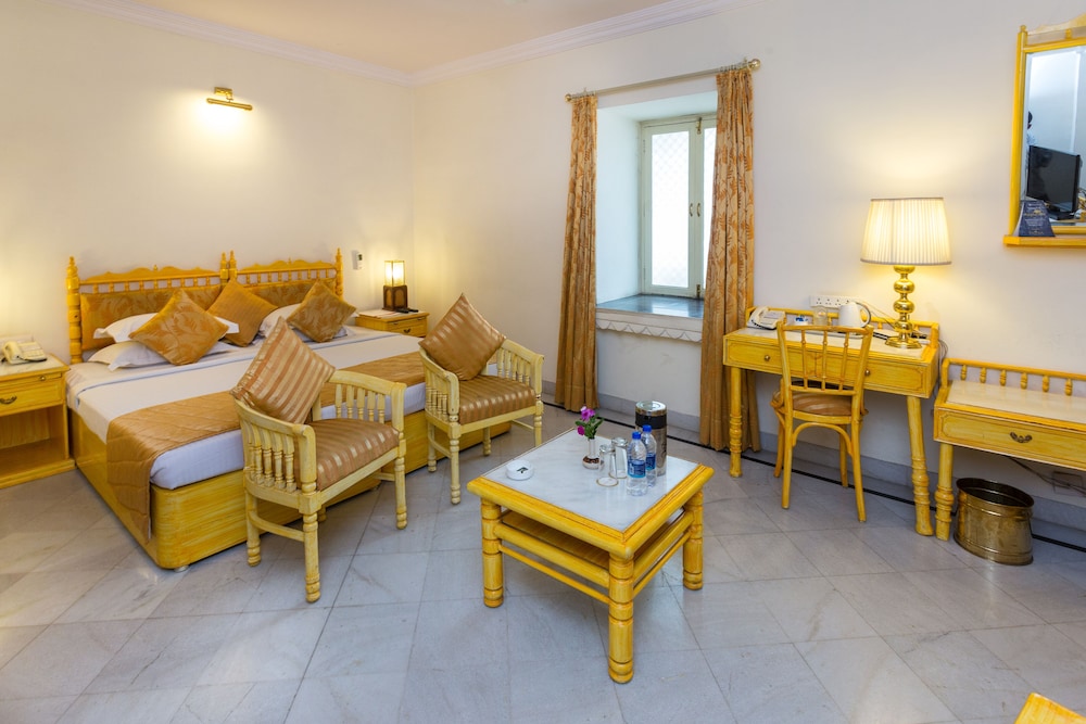 GARDEN HOTEL 25/48