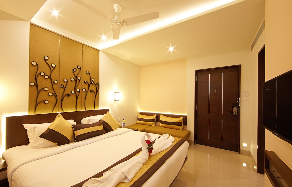 Golden Fruits Business Suites 7/26