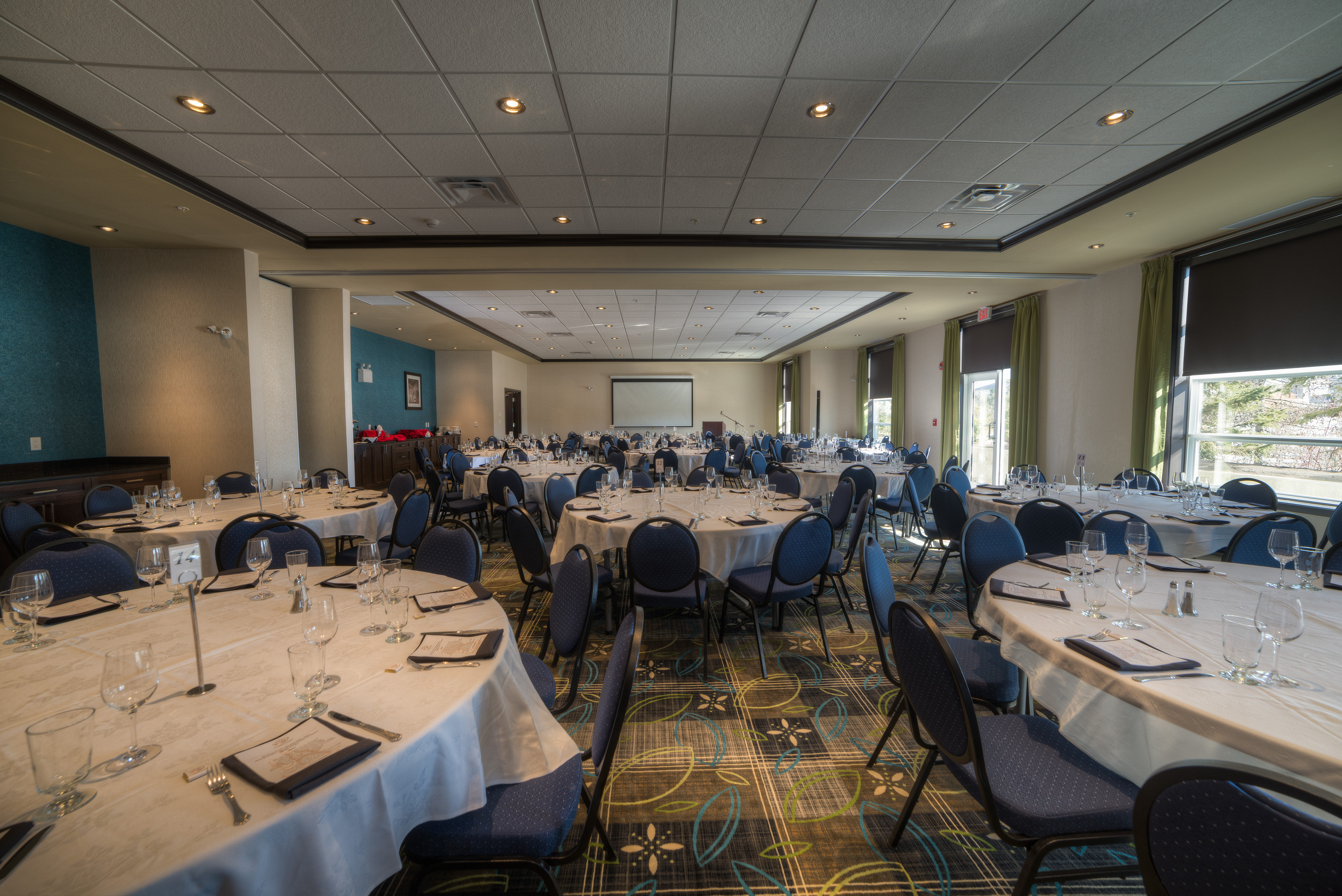 Holiday Inn Express & Suites Spruce Grove - Stony Plain 59/68