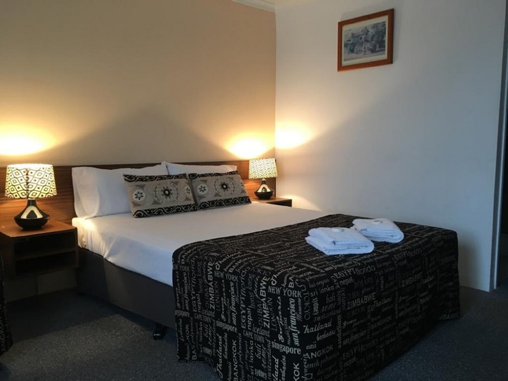 Hampton Villa Motel (ex.Comfort Inn Rockhampton) 30/71
