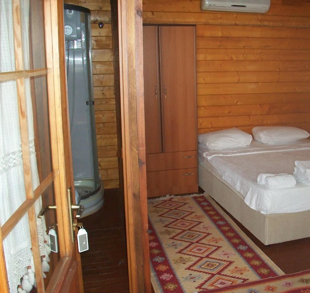 KRISS HOTEL 6/24