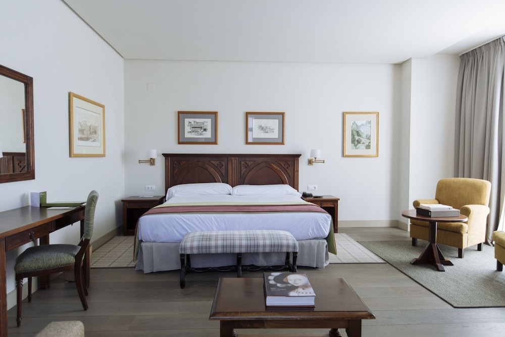 Parador De Cangas De Onis 18/73