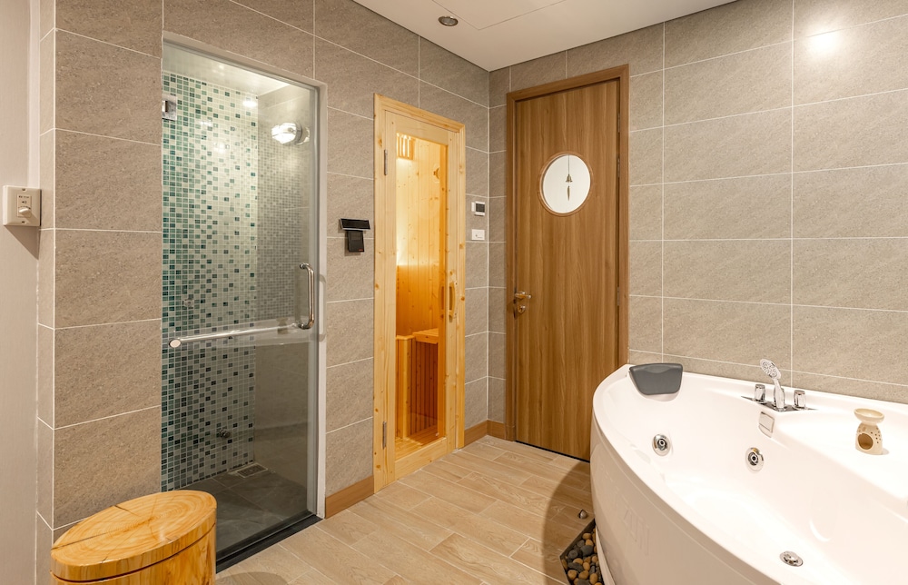 Selegend Hotel 50/50