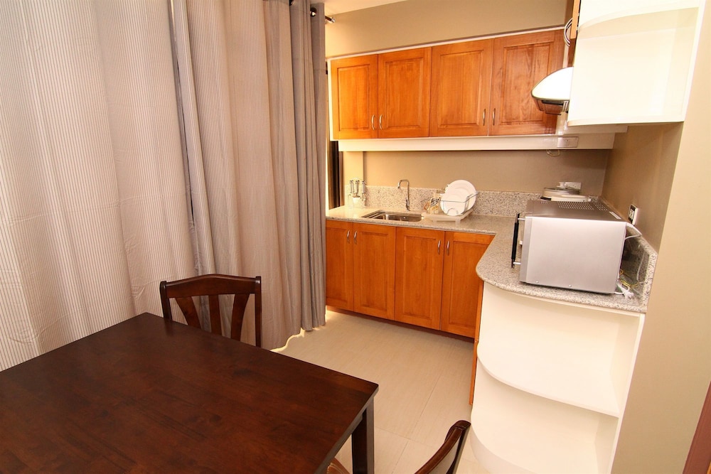 Uptown Condotel 60/73