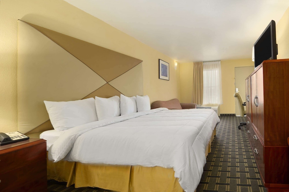 Days Inn By Wyndham Brunswick/St. Simons Area 6/19