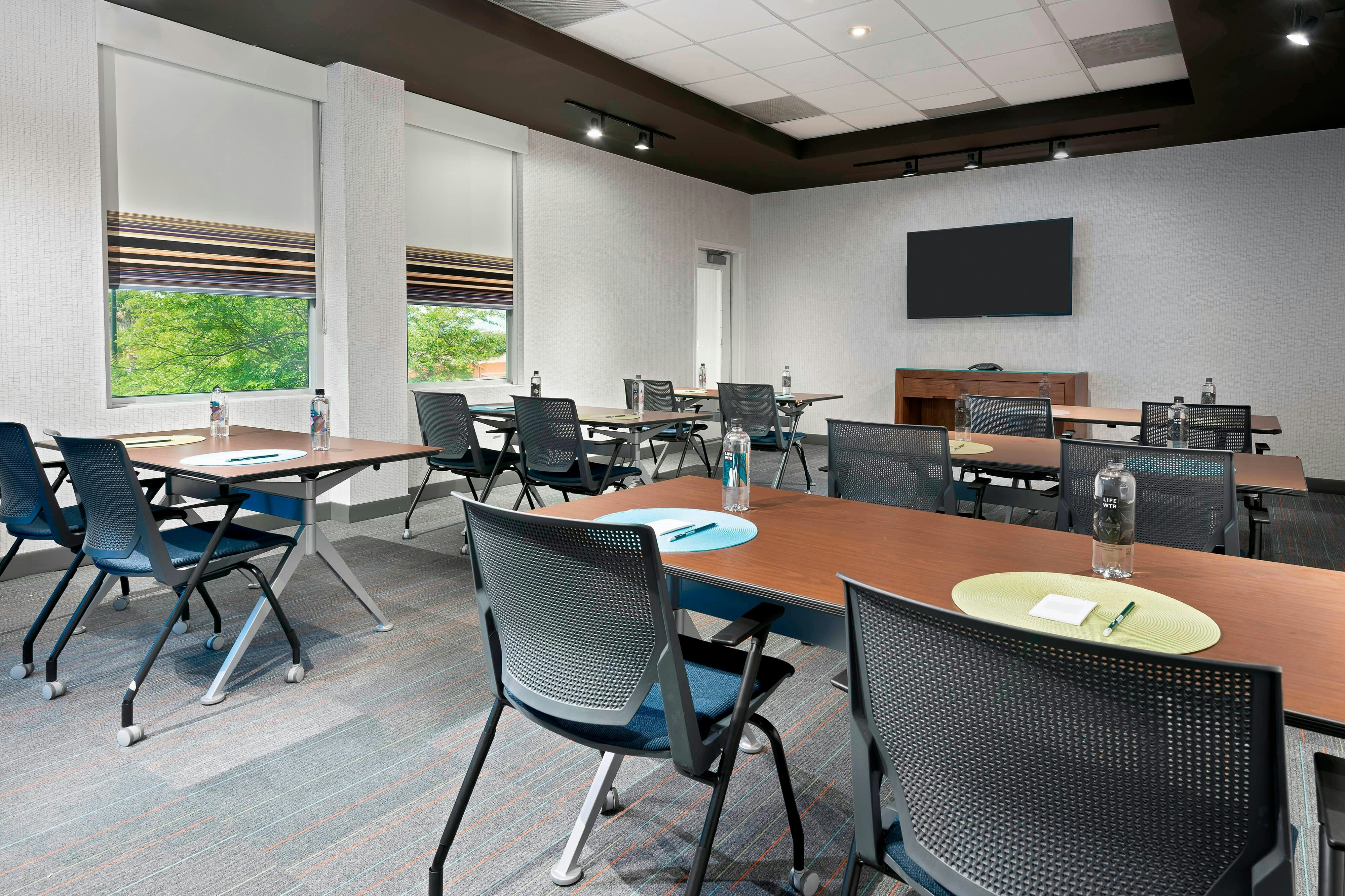 Aloft Jacksonville Airport 18/23
