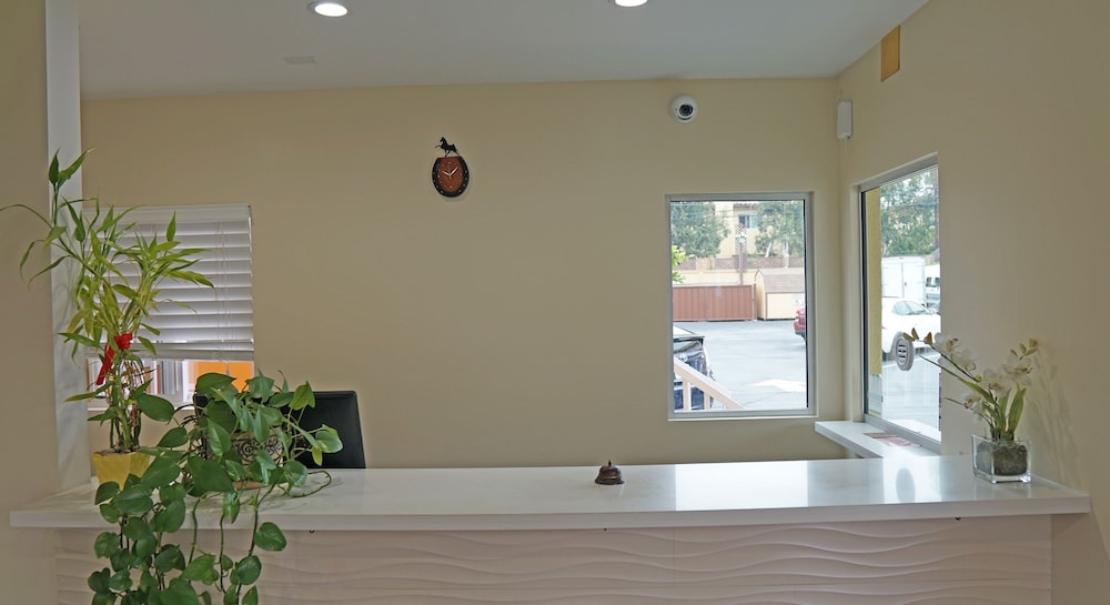 Redondo Inn and Suites 2/48