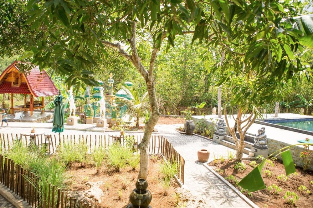 Kubu Reot Taman Asri 30/40