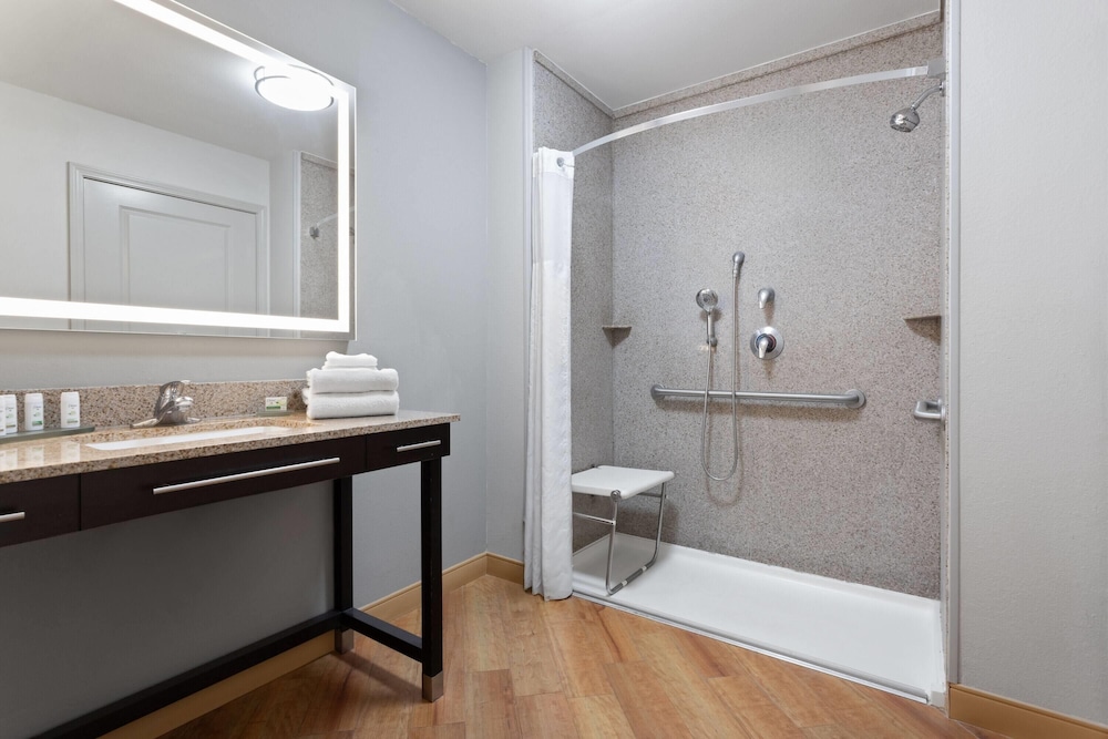 La Quinta Inn & Suites by Wyndham Columbus - Edinburgh 58/59