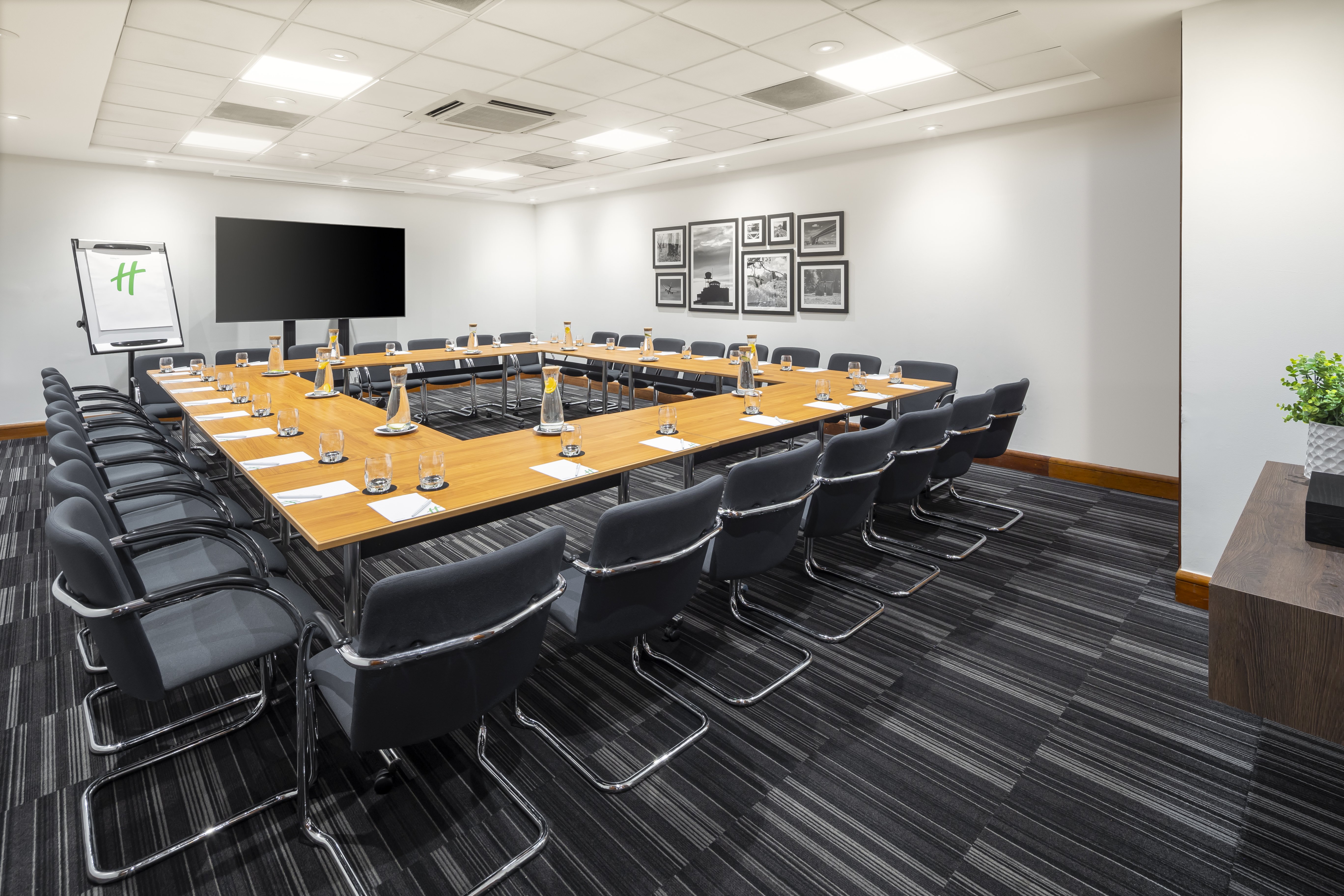Holiday Inn Gatwick Airport 60/75