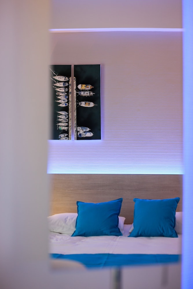 Les Palmiers Beach Hotel 40/69