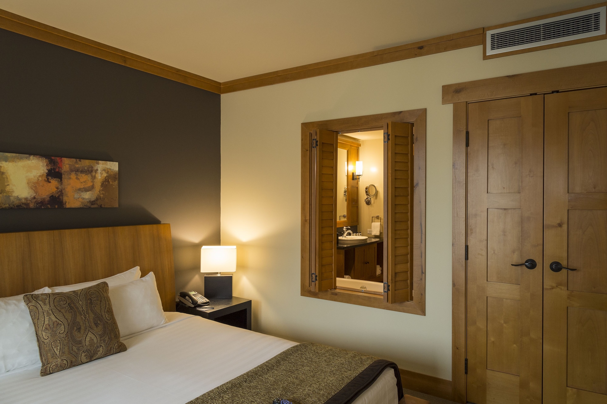 2 BEDROOMS, SUITE