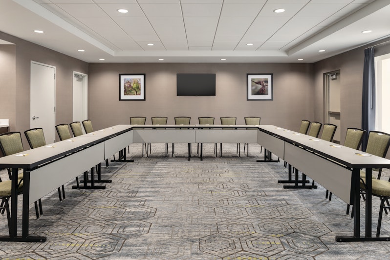 Hampton Inn Brooklyn Park, MN 28/36