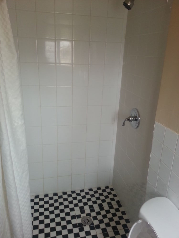 Atlantic Inn 33/34