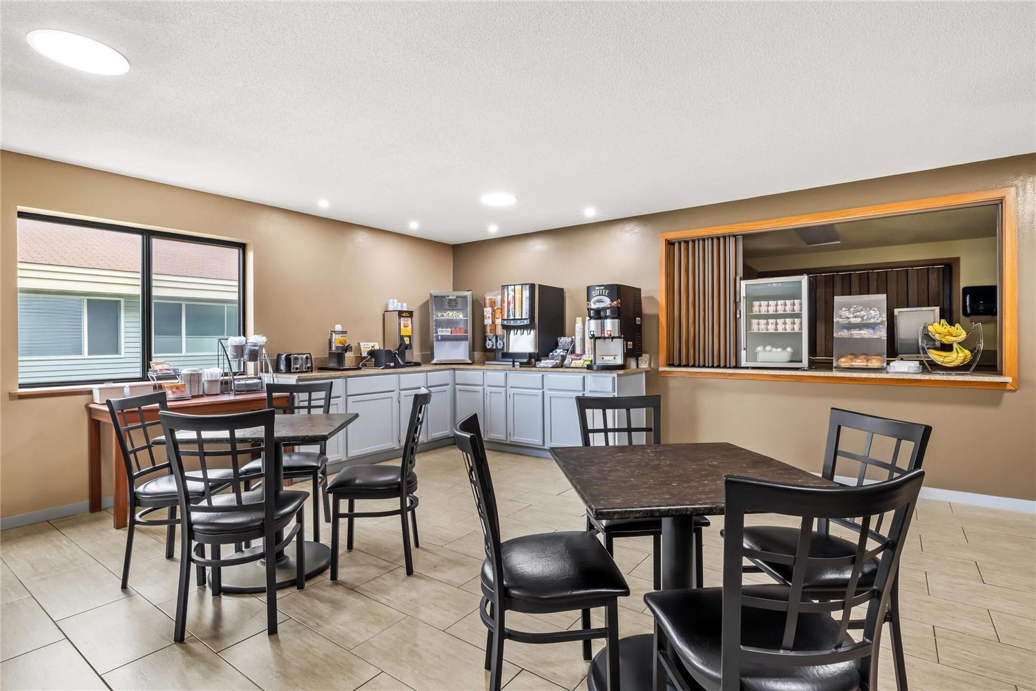 Super 8 By Wyndham La Crosse 37/45
