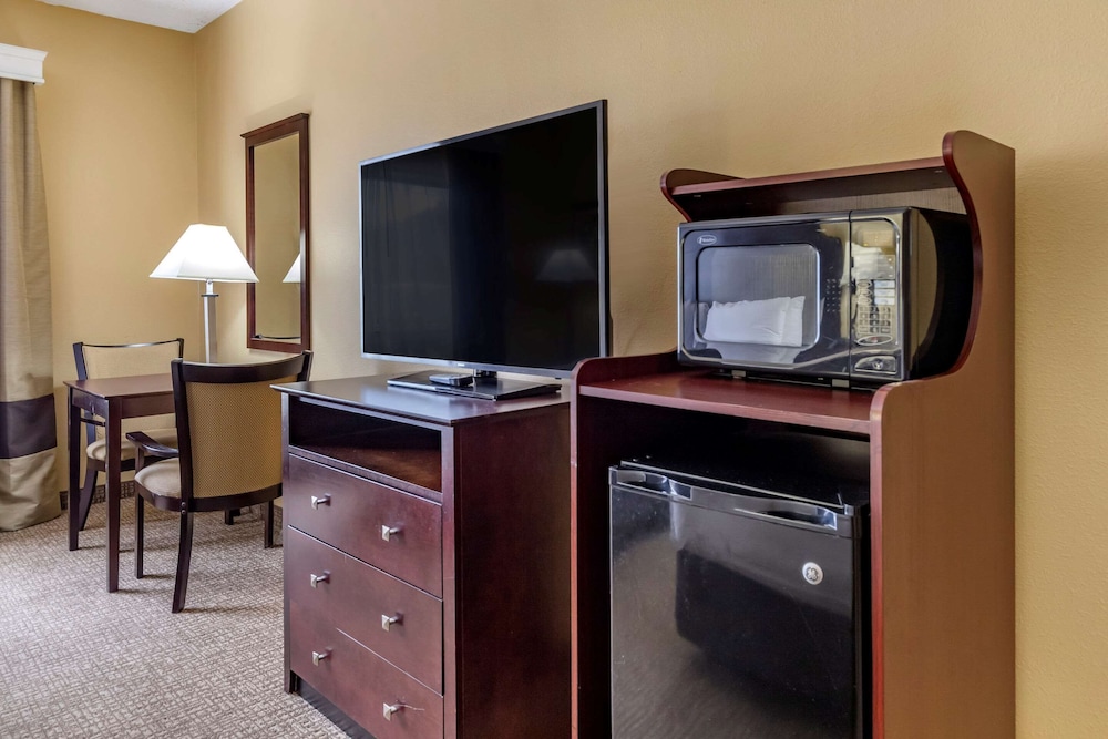 Comfort Inn & Suites Austin North Loop 38/46