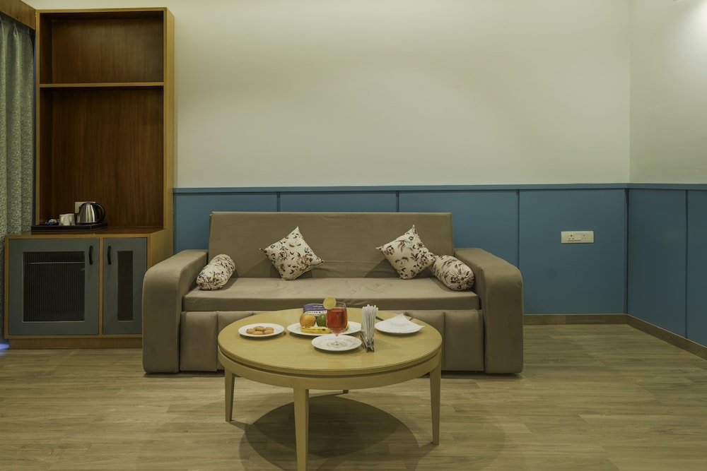 Excel Hotels & Resorts Corbett 32/49