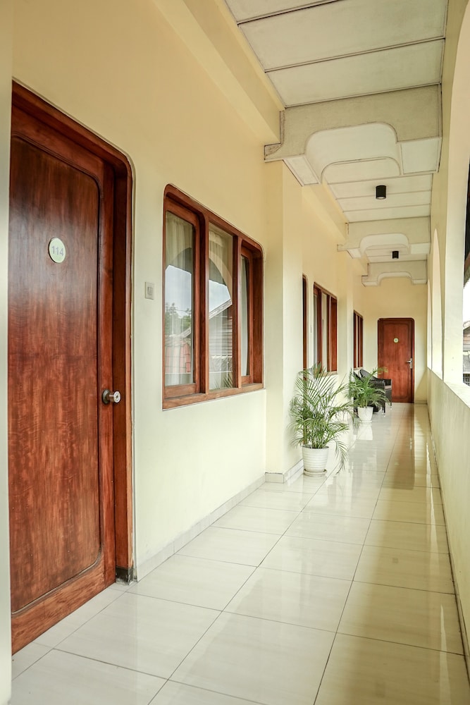 Airlangga Hotel 12/62