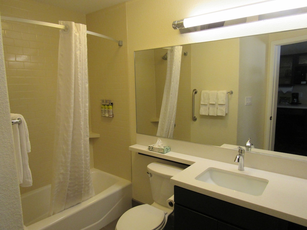 Candlewood Suites COTULLA 19/24