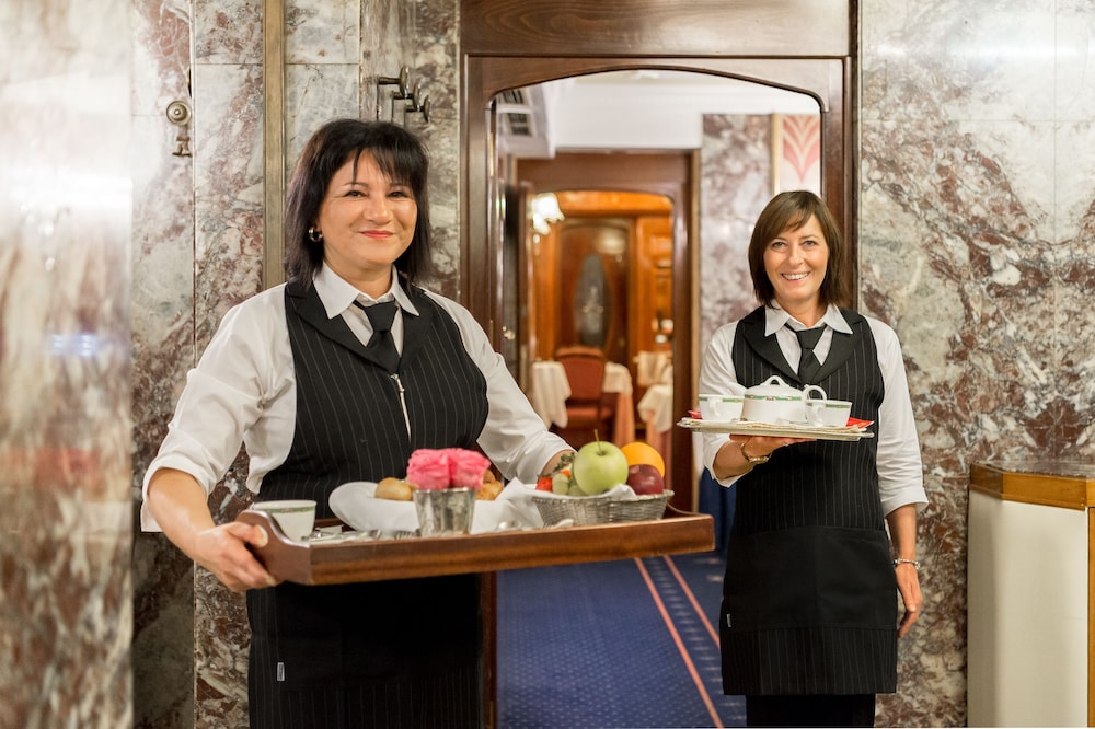 Hotel Montecarlo 6/50