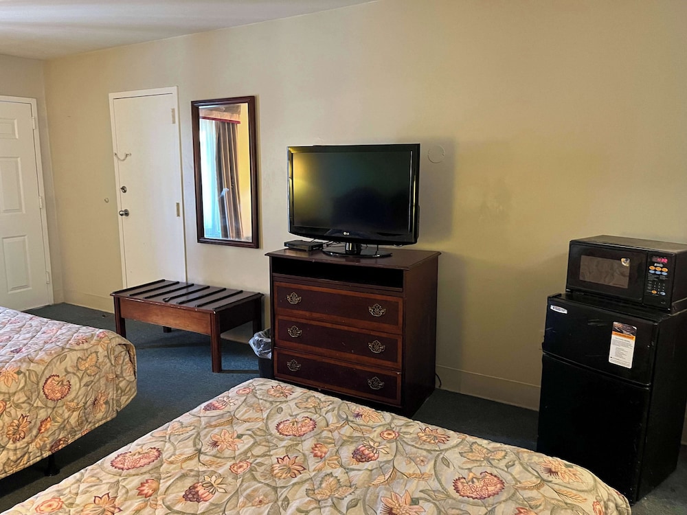 Motel6 Bracey, VA - I-85 24/32