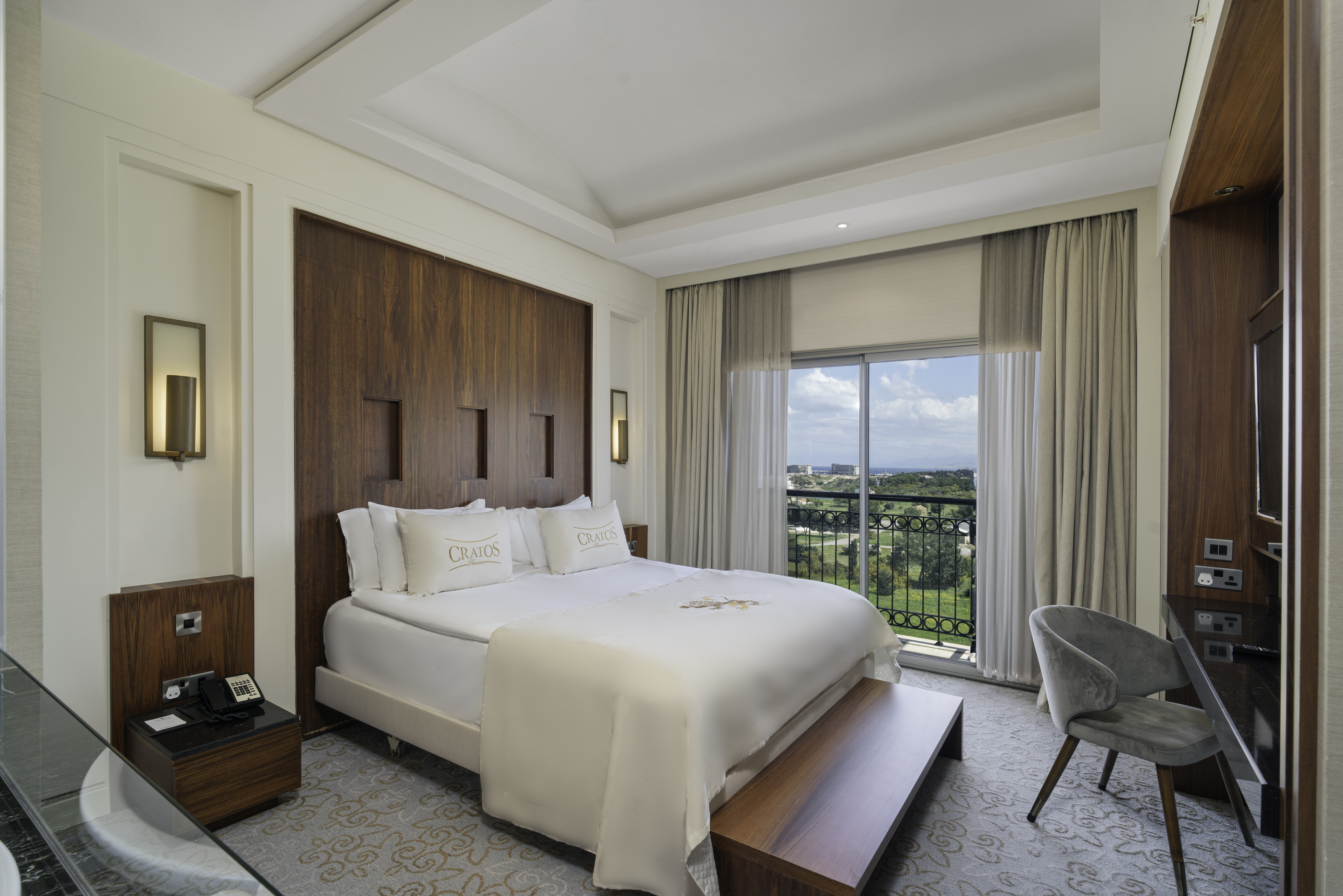 Cratos Premium Hotel 5/45