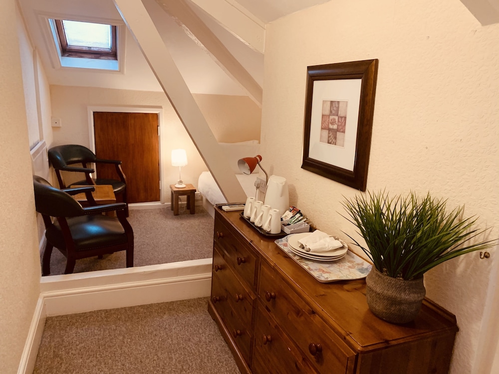 PRESTON HOTEL 4/49