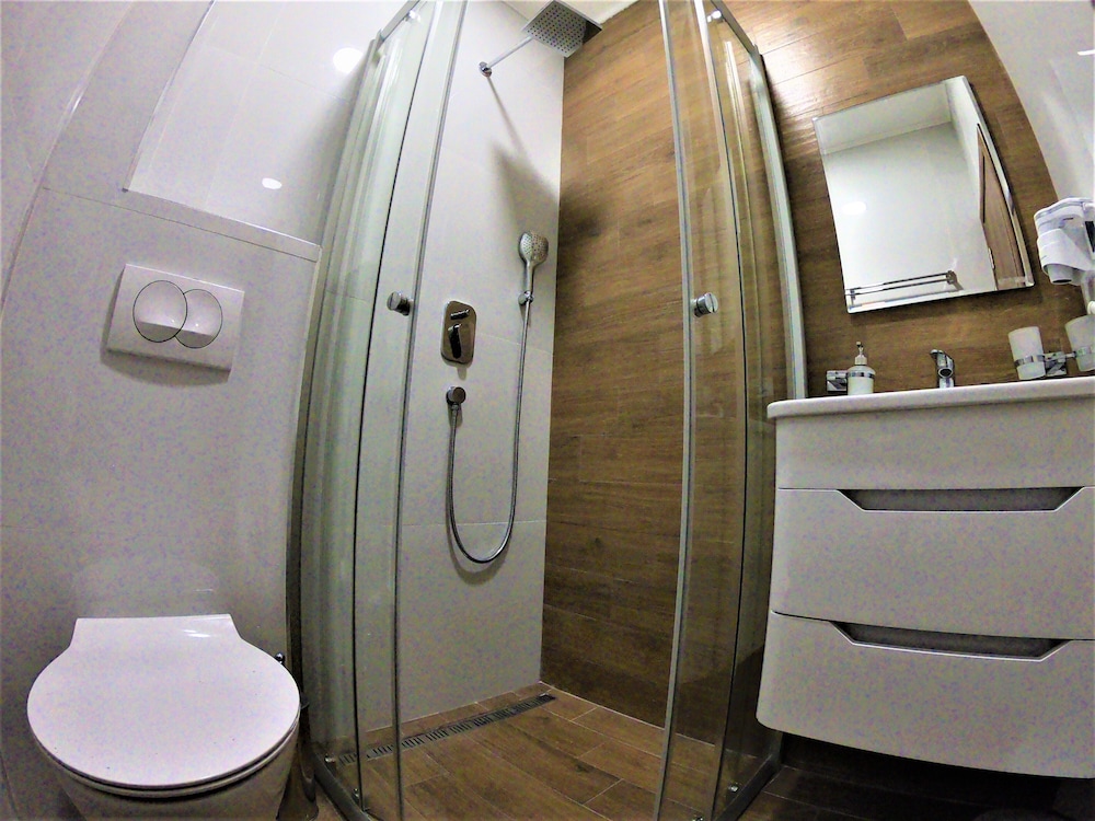 Martinovic Rooms 37/41