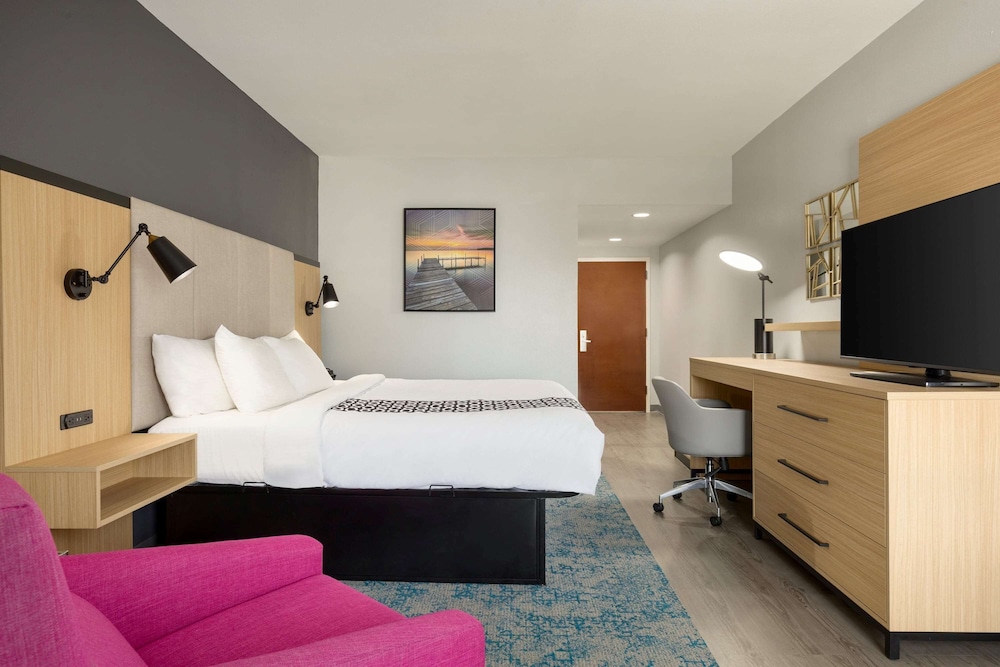 La Quinta Inn Suites By Wyndham Selma Smithfield I 95 22/45