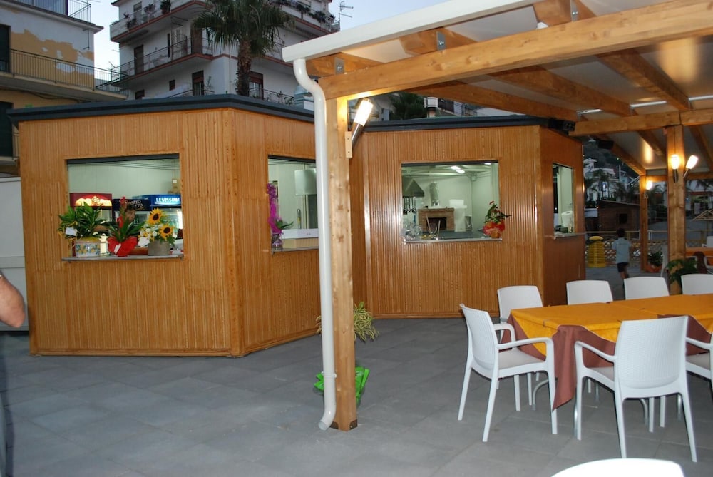 Maniel Beach Hotel 36/43