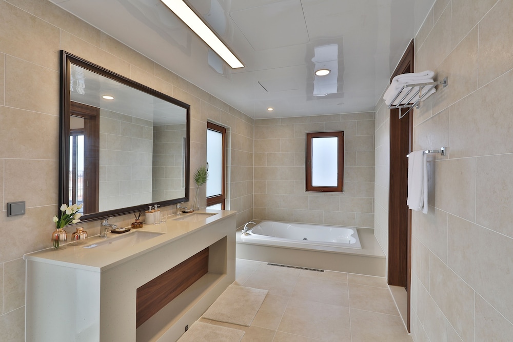 Camphortree Hotel And Resort 49/60