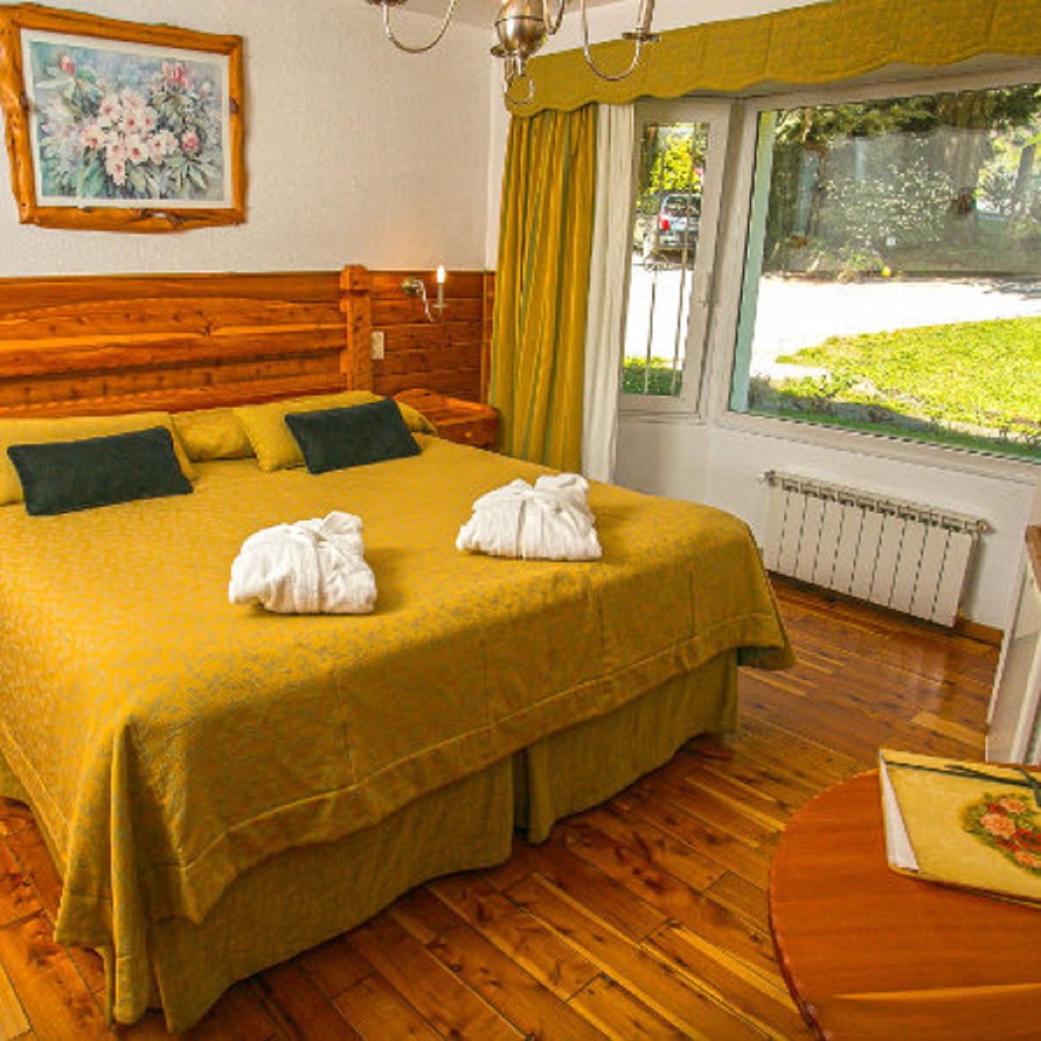 Medium, Cottage