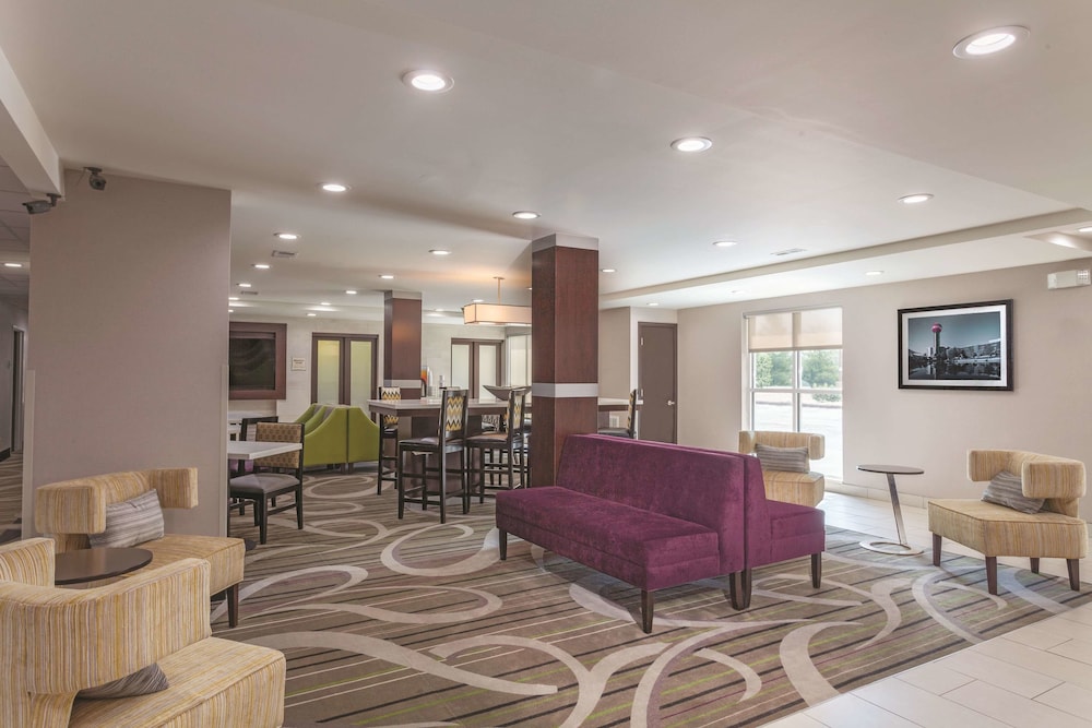 La Quinta Inn & Suites by Wyndham Knoxville North I-75 40/58