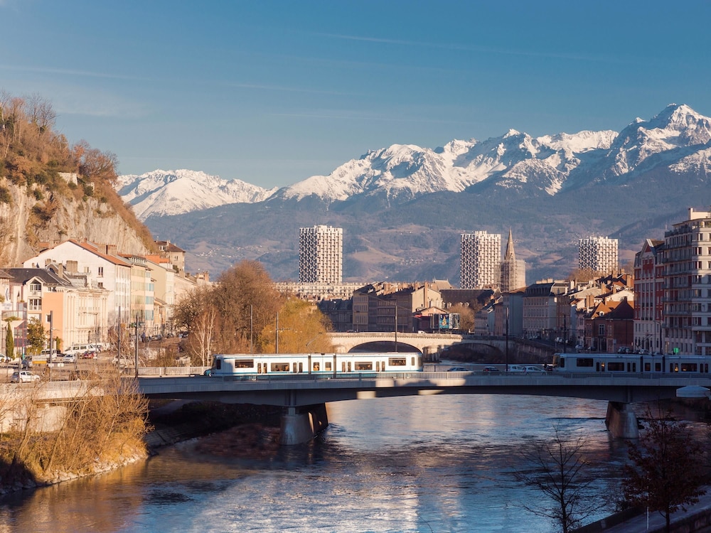 Ibis Grenoble Centre 31/67