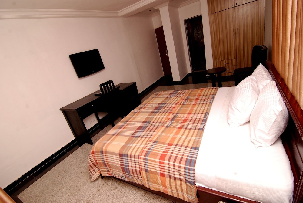 Belvoir Hotel 7/40