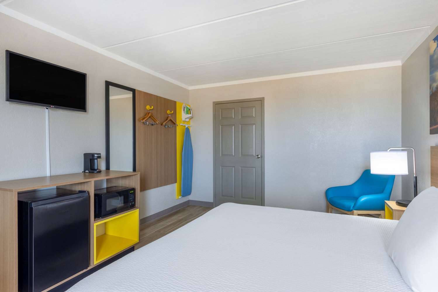 Days Inn & Suites by Wyndham Fort Bragg/Cross Creek Mall 20/41