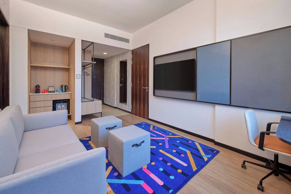Aloft Singapore Novena 54/65