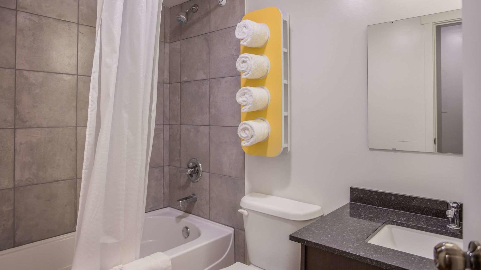 Motel 6 Camrose, AB 24/25
