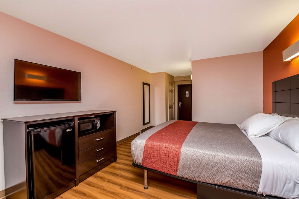 Motel6 Peoria, IL 23/66