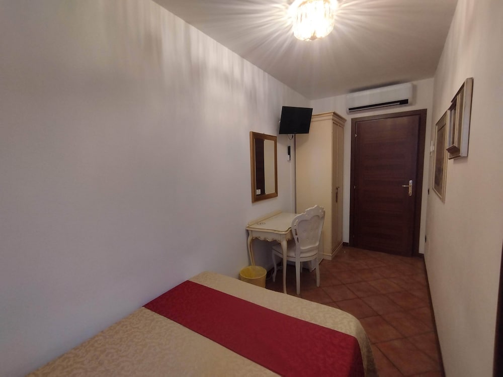 Economy, Double Bed